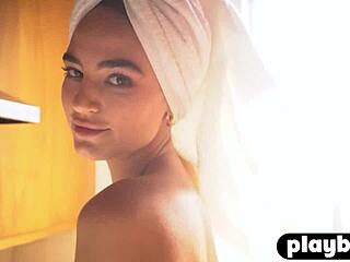all natural beauty sarah mollica poses totally naked for you