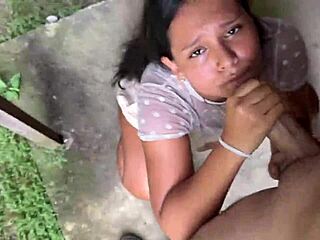 Dios mio publico estudiante se deja follar de su profesor cuando la pilla entrando la ropa por el patio trasero de su casa