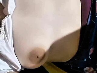 Yulieth Gomez Se Toca Y Presume Sus Grandes Tetas