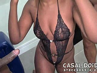 mulata de 18 aguentou duas picas na buceta