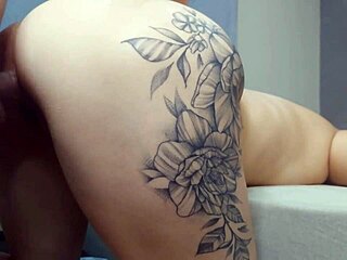 Esposa traidor fode o amigo de seu marido enquanto ele sai