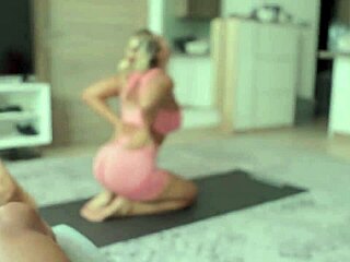 I Had To Teach Yoga To My New Roommate