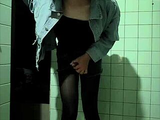 Asian cums in stockings