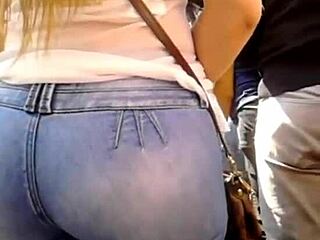 wera shows off her huge ass in tight jeans