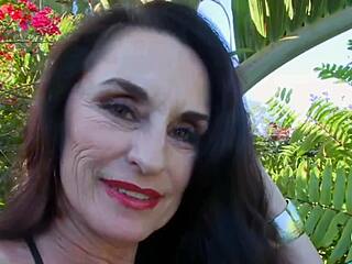 yummy mummy granny rita gets licked outdoors