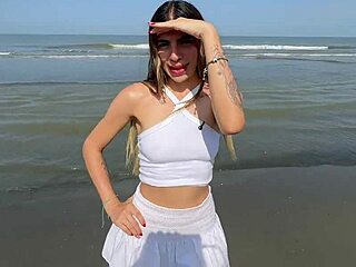 me follo a un fan en la playa y me deja toda la leche dentro de mi para preñarme