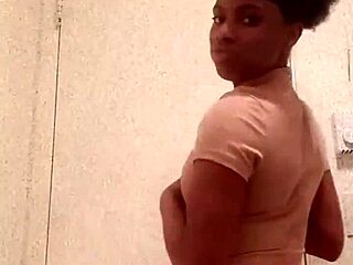 black girl shows chocolate ass in da bathroom