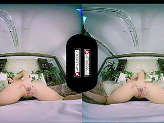 Poison Ivy Xxx Cosplay Vr - Stunning Evil Redhead Gets Her Pussy Smashed