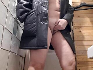 I Hot Masturbate In The Sauna For Orgasm