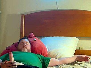 amateur homemade ebony sucking and fucking white guy in the hood