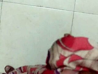 Indian neighbor saree moment