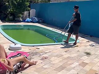 Piscineiro fudeu a loira esposa do patrao