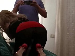 Preview Milf In Pantyhose Gives Blowjob