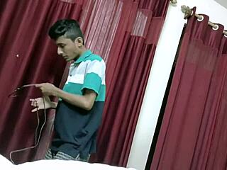 18 saala ladkay ki mast chudai aur apni gaand marwai
